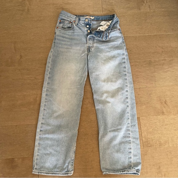 Levis High Waisted Button Up Ribcage Straight Jeans - Picture 3 of 6